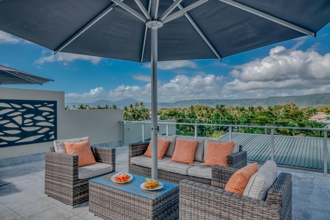 Coconut Grove Aparthotel Port Douglas Exterior photo