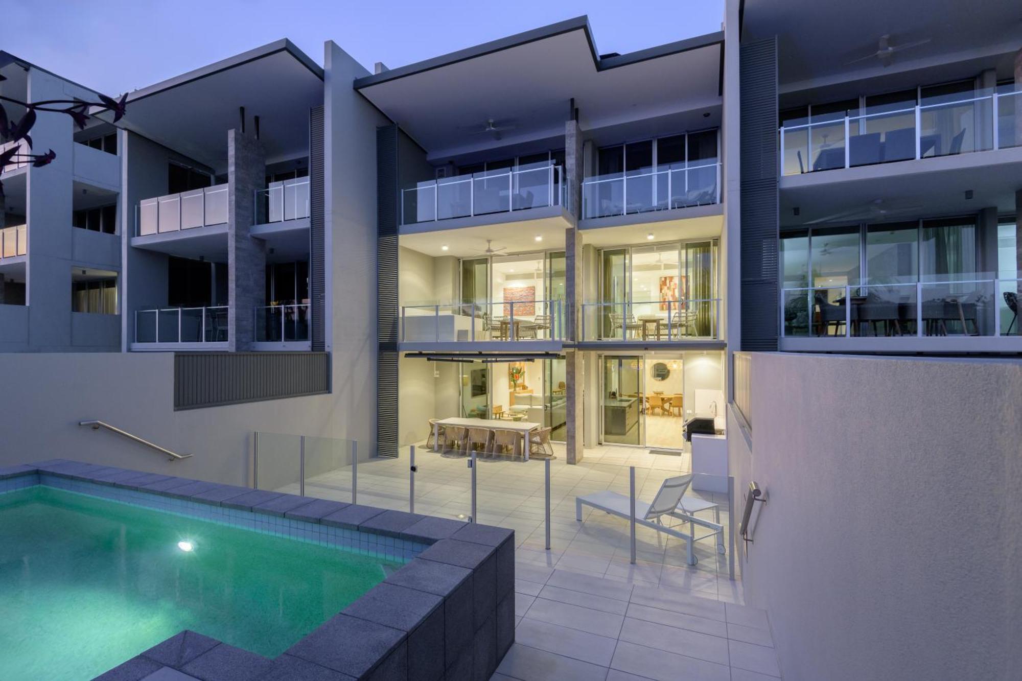 Coconut Grove Aparthotel Port Douglas Exterior photo